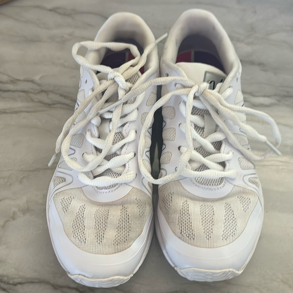 Varsity Edge Cheerleading Shoes Size 4